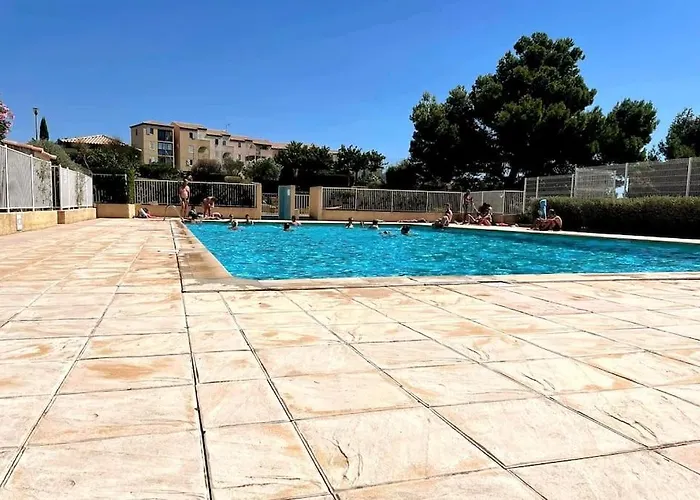 St-Pierre-La-Mer, Bel Appartement A Dans Residence Avec Piscine Et Tennis Entre 5 Et 10 Min De La Plage